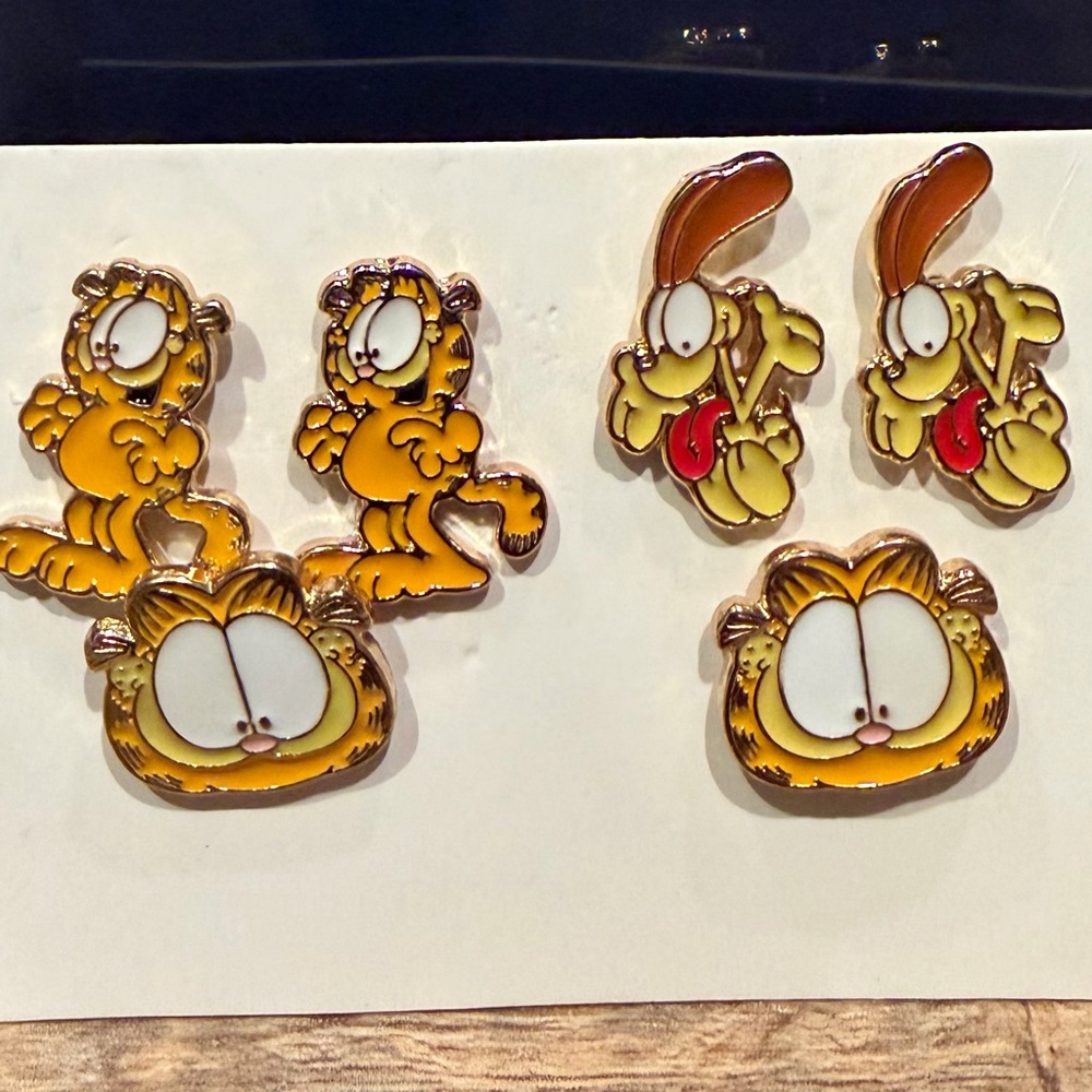 Playful Cartoon Cat Earrings Set - Yellow